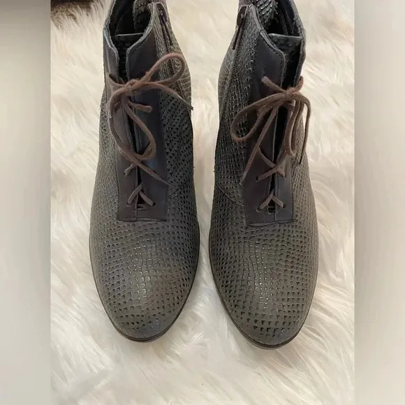 Naot Nadine Gray Textured Leather Lace-Up Wooden Wedge Ankle Boots US 8 NEW