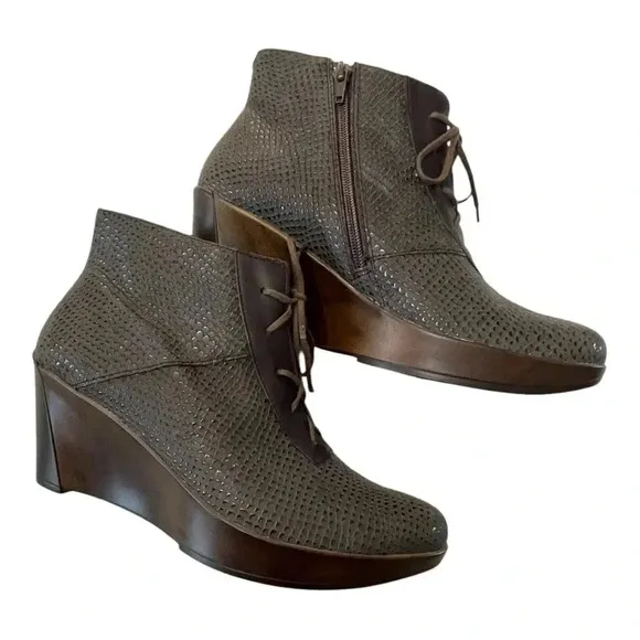 Naot Nadine Gray Textured Leather Lace-Up Wooden Wedge Ankle Boots US 8 NEW