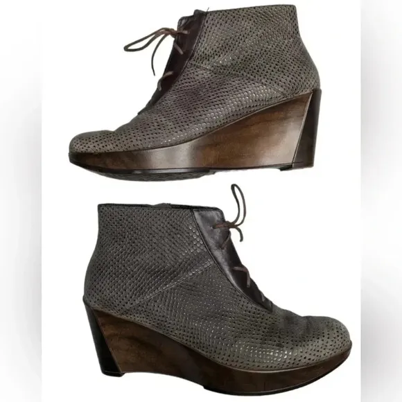 Naot Nadine Gray Textured Leather Lace-Up Wooden Wedge Ankle Boots US 8 NEW