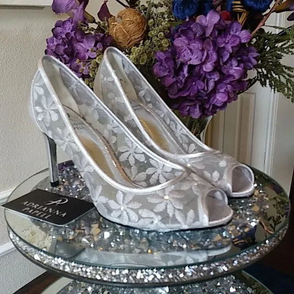 New Adrianna Papell Silver Sophia Embellished High Heels Pumps. Size 8