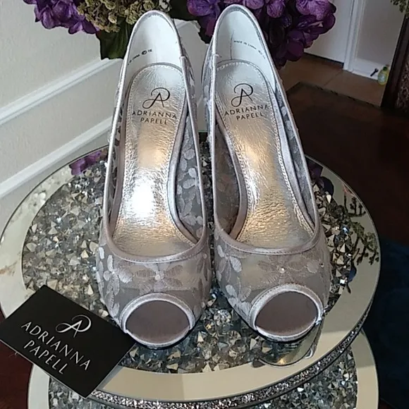 New Adrianna Papell Silver Sophia Embellished High Heels Pumps. Size 8