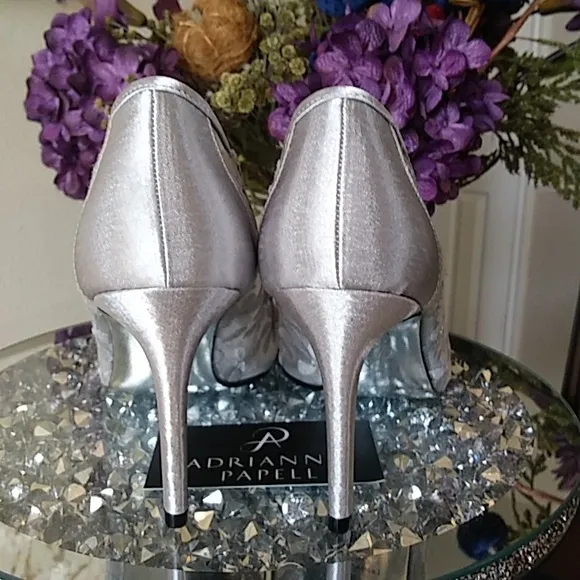 New Adrianna Papell Silver Sophia Embellished High Heels Pumps. Size 8