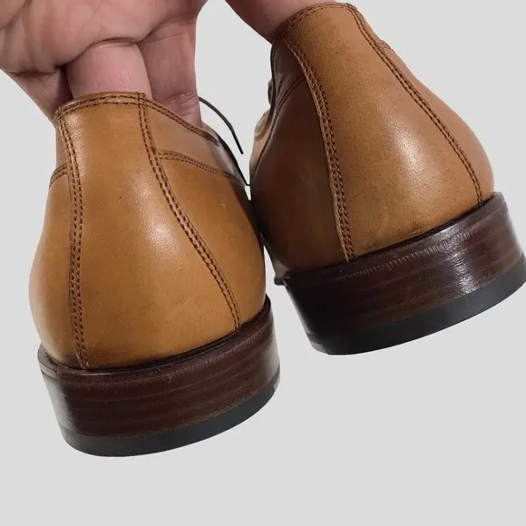 New Barneys New York lace up dress shoes size 9 D