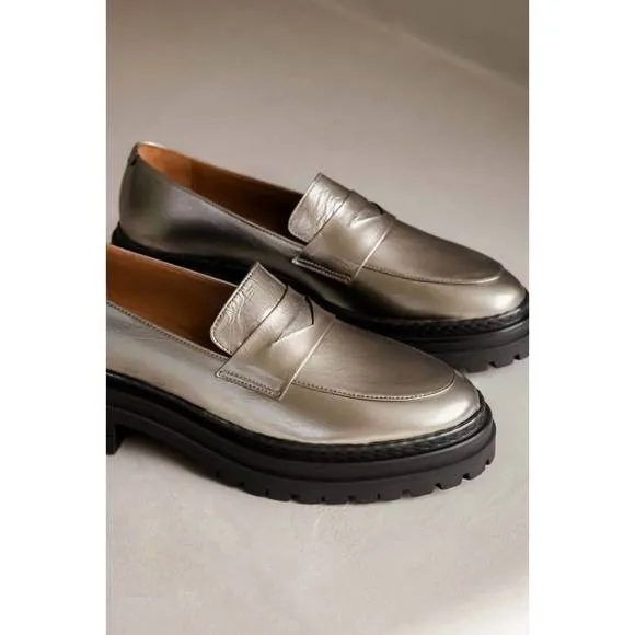 NEW BOBBIES women's amalia loafer in cosmic silver