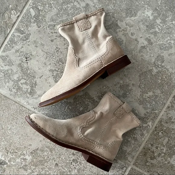NEW Clarks Cabaret Stage Sand Booties Suede Ankle Boots Size UK 3D, US 5½ M