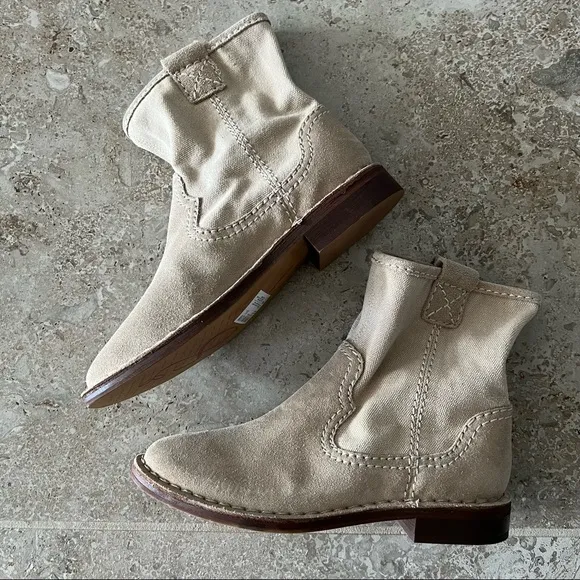 NEW Clarks Cabaret Stage Sand Booties Suede Ankle Boots Size UK 3D, US 5½ M