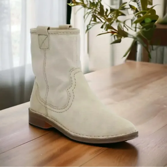 NEW Clarks Cabaret Stage Sand Booties Suede Ankle Boots Size UK 3D, US 5½ M