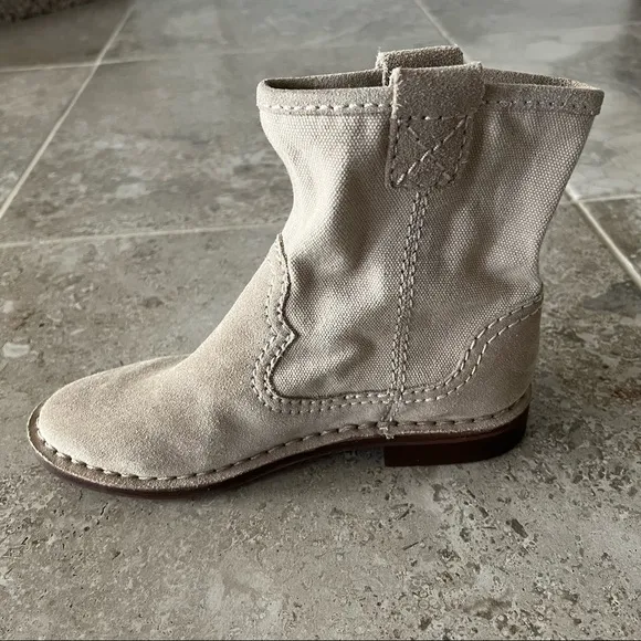 NEW Clarks Cabaret Stage Sand Booties Suede Ankle Boots Size UK 3D, US 5½ M