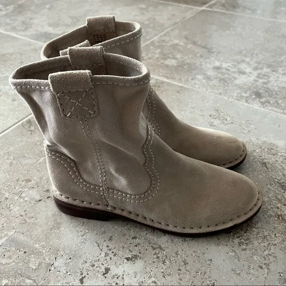NEW Clarks Cabaret Stage Sand Booties Suede Ankle Boots Size UK 3D, US 5½ M