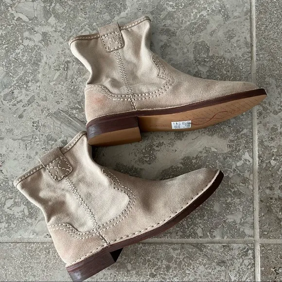 NEW Clarks Cabaret Stage Sand Booties Suede Ankle Boots Size UK 3D, US 5½ M