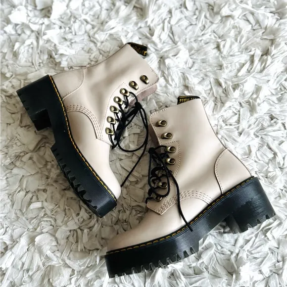 🌼New DR MARTENS🌼 Leona Combat Boot