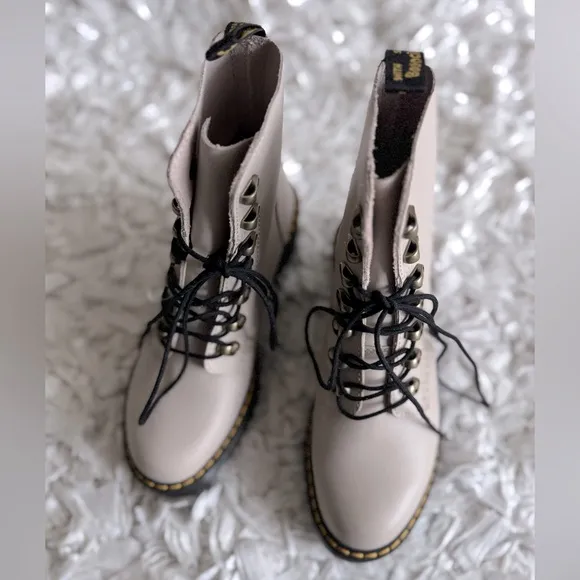 🌼New DR MARTENS🌼 Leona Combat Boot