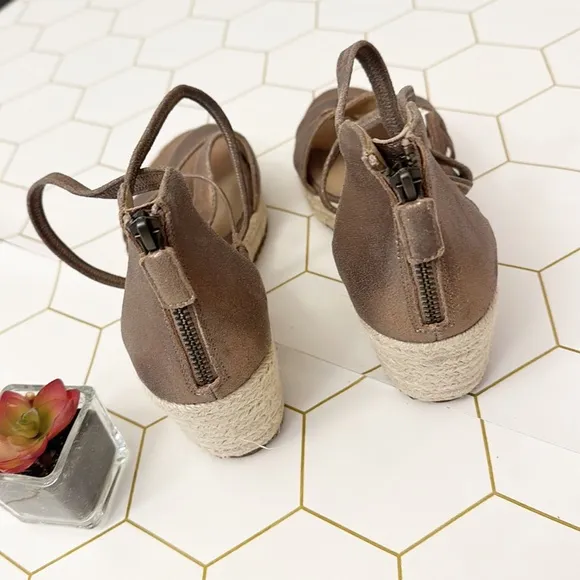NEW Eileen Fisher Wanda Gold Metallic Leather espadrille wedge sandals women 10