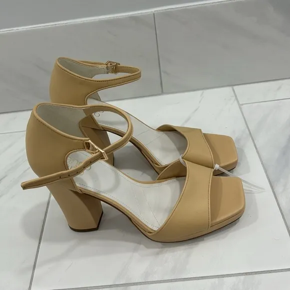 NEW! Franco Sarto Beige Leather Dima Heels- Size 9.5
