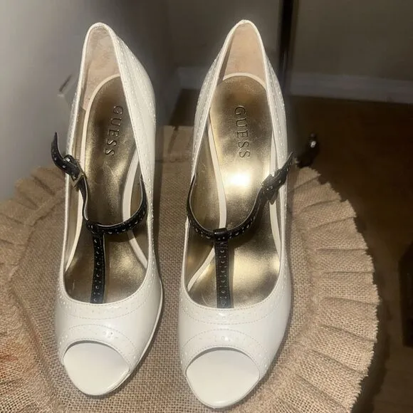 NEW Guess Platform Platform Stiletto Heel Peep Toe Cream Black T Strap Sz 9 NEW