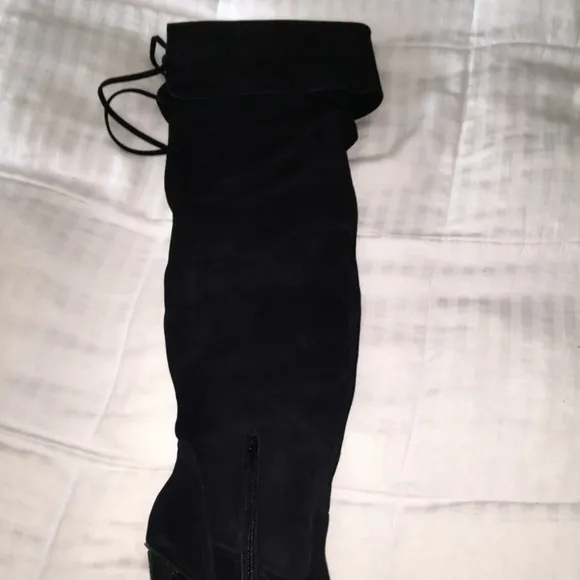 New in Box Wild Pair Over Knee Suede Snake High Heel Boot LILA 8.5