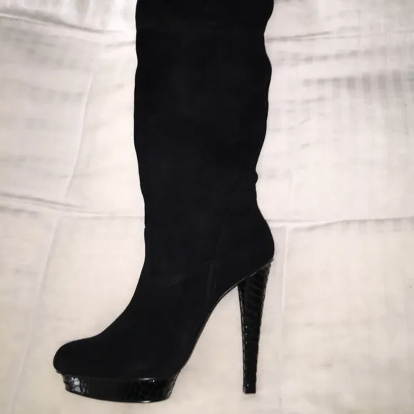 New in Box Wild Pair Over Knee Suede Snake High Heel Boot LILA 8.5