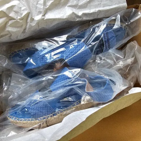 NEW IN BOX COLE HAAN CLOUDFEEL ESPADRILLE SANDALS BRIGHT COBALT SNAKE PATTERN 9B