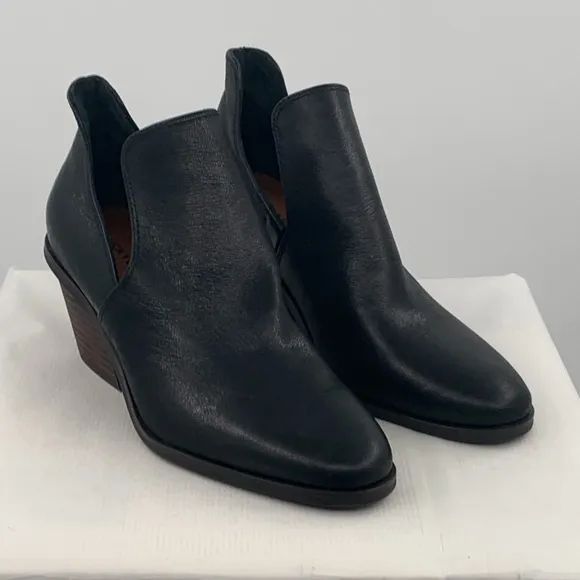 🌹New Listing🌹NWT Lucky Vellida Women’s Black Leather Ankle Boot Bootie Shoes