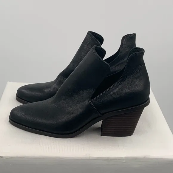 🌹New Listing🌹NWT Lucky Vellida Women’s Black Leather Ankle Boot Bootie Shoes