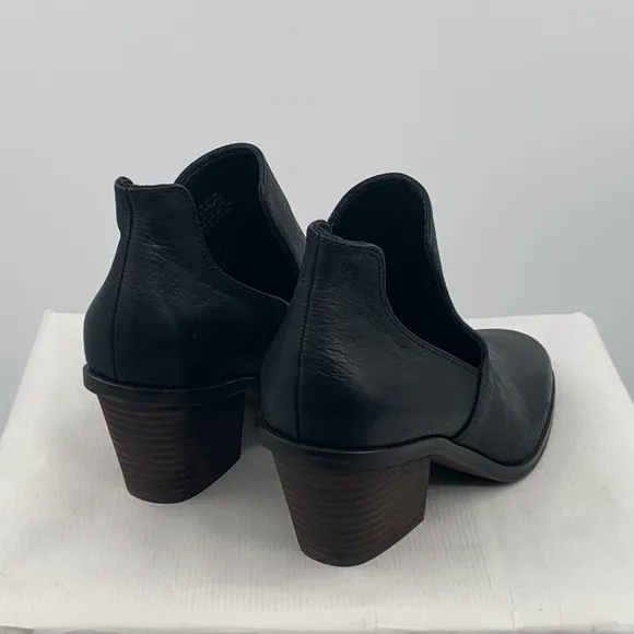 🌹New Listing🌹NWT Lucky Vellida Women’s Black Leather Ankle Boot Bootie Shoes