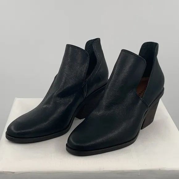 🌹New Listing🌹NWT Lucky Vellida Women’s Black Leather Ankle Boot Bootie Shoes