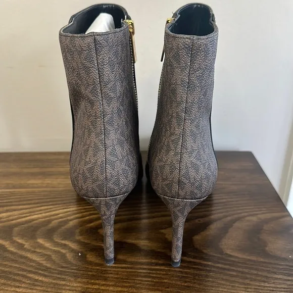 NEW Michael Kora Alina Flex Logo Ankle Bootie