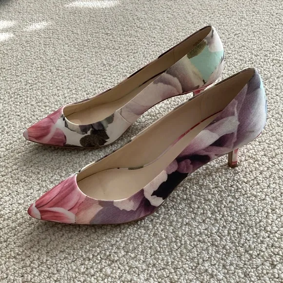 NEW Nine West Arlene Floral Multi Kitten Heels 2” Women’s Size 8 Pink NWOB