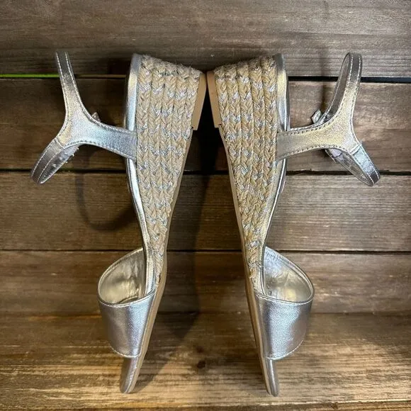 New NWOB Big Kids Steve Madden‎ Silver Espadrille Wedge Heeled Sandals Size 4 Y