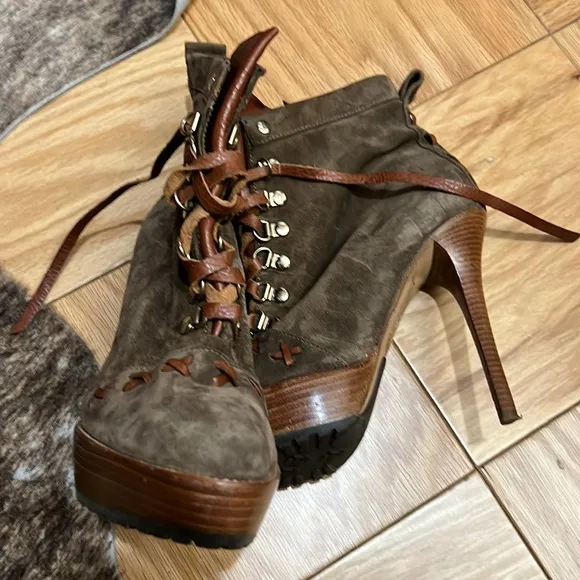 New Ralph Lauren boots, sz40 . Made in Italy