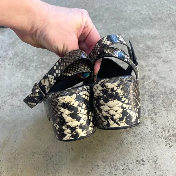 NEW Seychelles Calming Influence Python Snake Platform Sandals NWOB Size 9