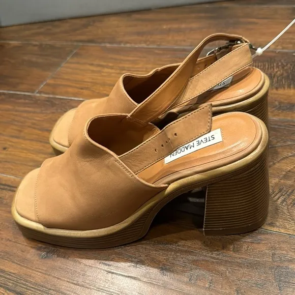 NEW! Steve Madden Camel Forza Sandal - Size 8