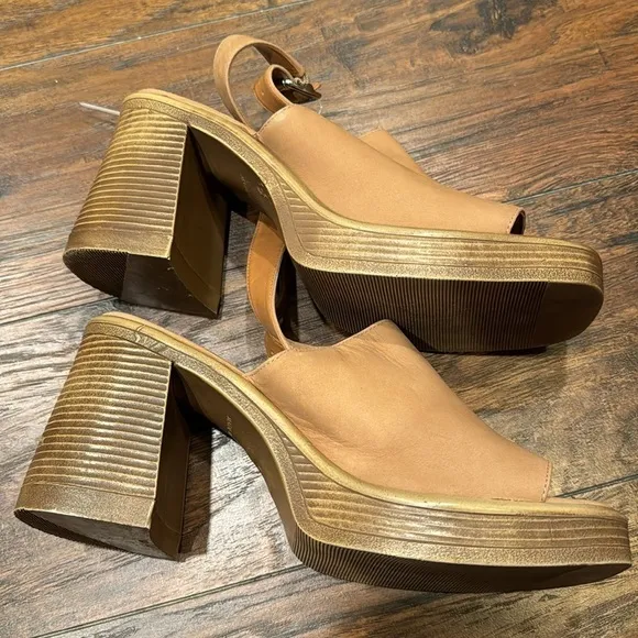 NEW! Steve Madden Camel Forza Sandal - Size 8