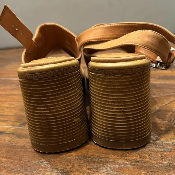 NEW! Steve Madden Camel Forza Sandal - Size 8
