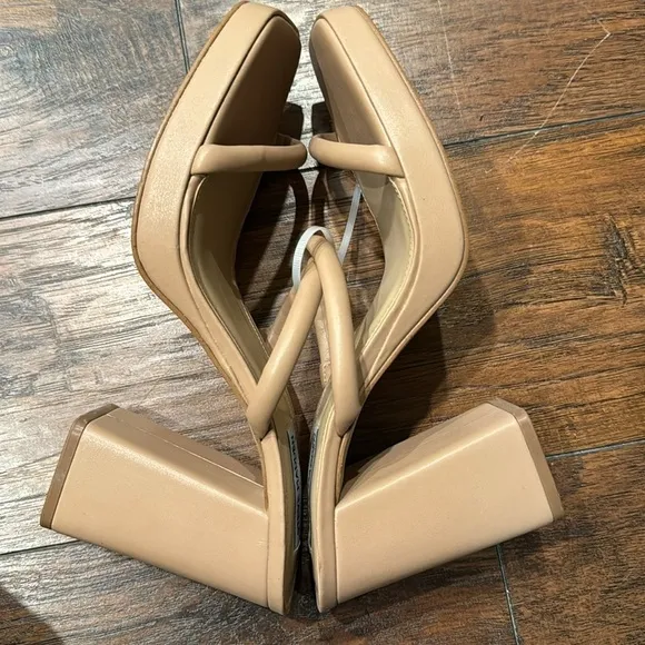NEW! Steve Madden Natural Polly Sandal - Size 9.5