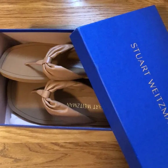 NEW Stuart Weitzman Cassie Leather Thong Sandals
