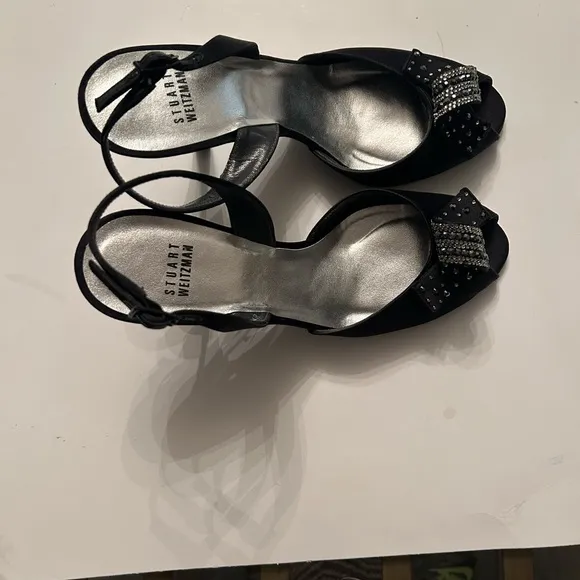 New STUART WEITZMAN satin sling back peep toe sandals black crystal bow 8W