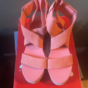 NEW Ugg Pink/Coral Espadrille Sandals