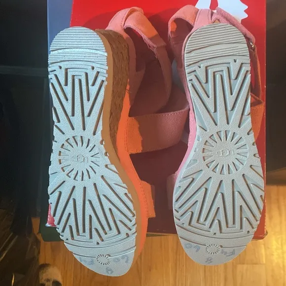 NEW Ugg Pink/Coral Espadrille Sandals