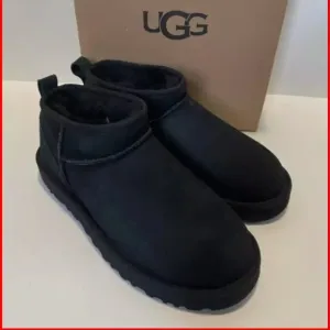 New UGG Women's Classic Ultra Mini Suede Boots Size 8 Black