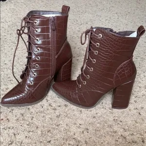 NIB- Croc Style Faux Leather Boots 🐊👢