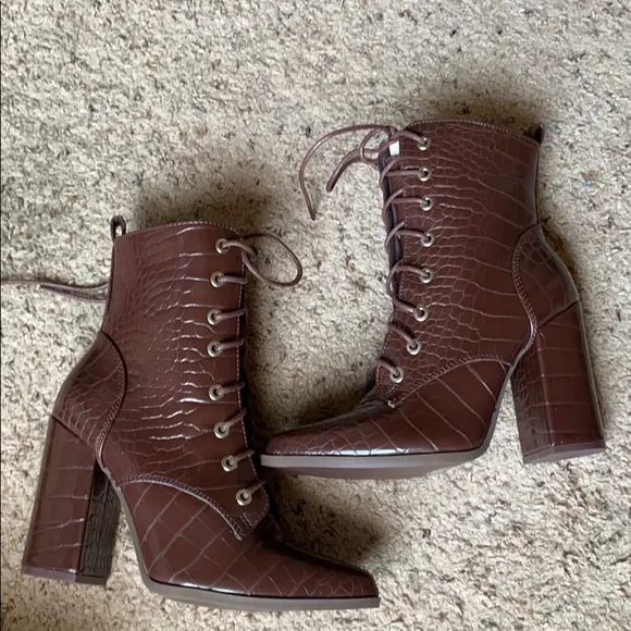 NIB- Croc Style Faux Leather Boots 🐊👢