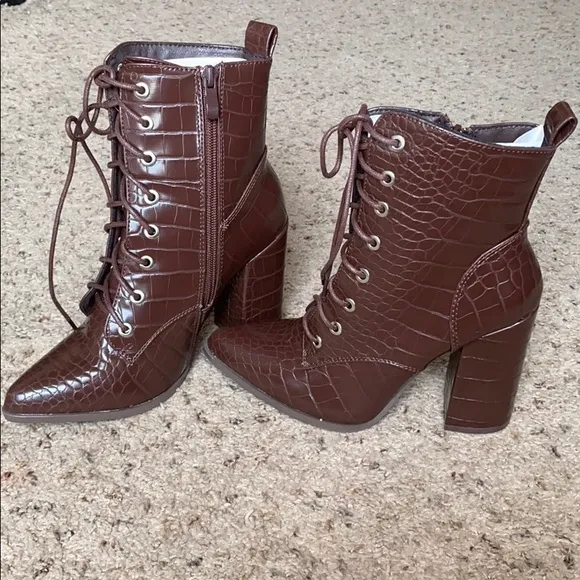 NIB- Croc Style Faux Leather Boots 🐊👢