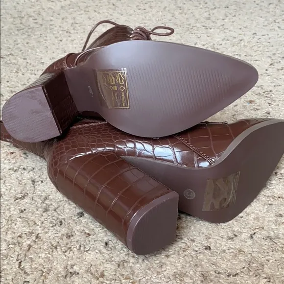 NIB- Croc Style Faux Leather Boots 🐊👢