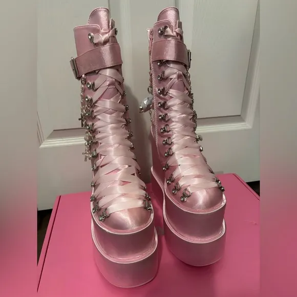 NIB Dolls Kill / Sugar Thrillz Holy Revelation Traitor Boots