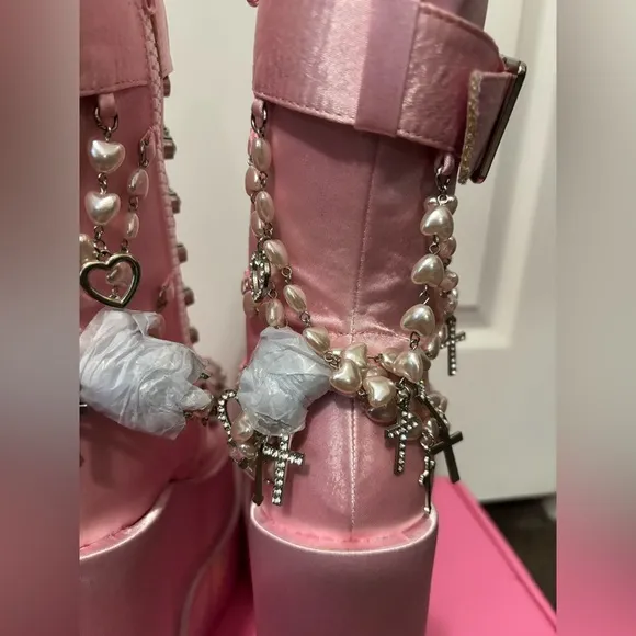 NIB Dolls Kill / Sugar Thrillz Holy Revelation Traitor Boots