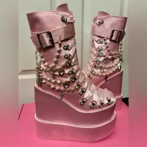 NIB Dolls Kill / Sugar Thrillz Holy Revelation Traitor Boots
