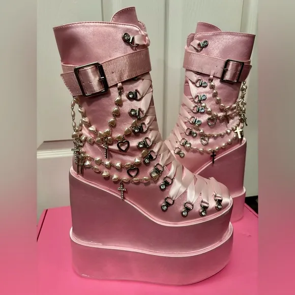 NIB Dolls Kill / Sugar Thrillz Holy Revelation Traitor Boots