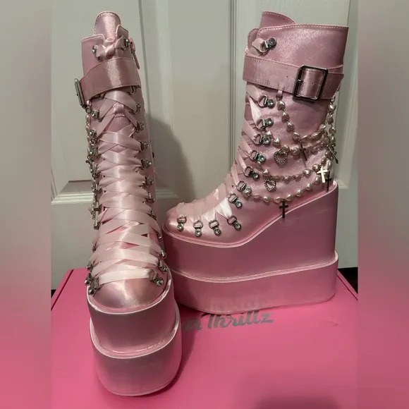 NIB Dolls Kill / Sugar Thrillz Holy Revelation Traitor Boots
