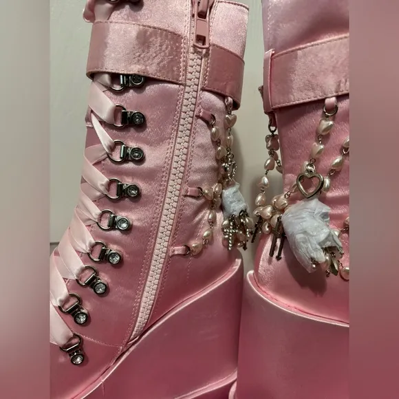 NIB Dolls Kill / Sugar Thrillz Holy Revelation Traitor Boots